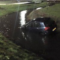 Auto het water langs N470