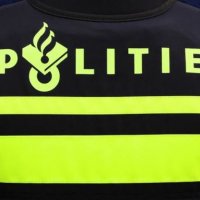 Franse auto rijdt door na aanrijding