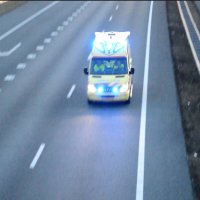 Ambulancemedewerkers bijna aangereden