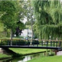 Brug bij Godfried Bomansschool is geplaatst