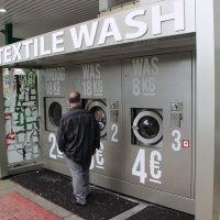 Benzinepomp Beatrixlaan verdient aan kleding wassen