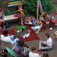 Cromvliet zet de bankjes buiten