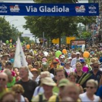 Wim van Dorp haalt 700 euro op bij Vierdaagse