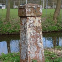 Historische kilometerpaal in ere hersteld