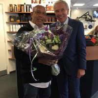 Wethouder feliciteert kapsalon Saoed met Silver Award