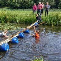 Wie komt helpen bij survival van Jeugdland?