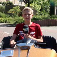 Met de botsauto naar school in Pijnacker