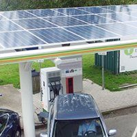 Piet Melzer opent snellaadstation langs A13