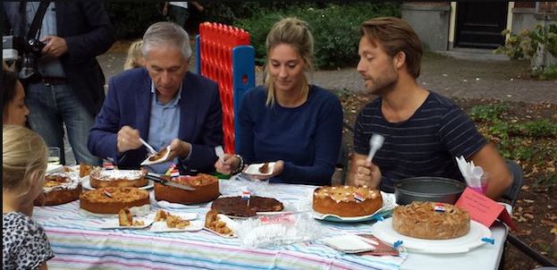 Wethouder Van Hemert jureert taarten