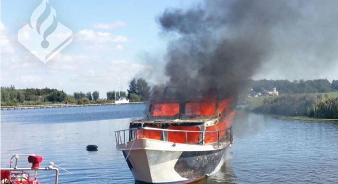 Rijswijker zwaargewond bij brand op motorjacht