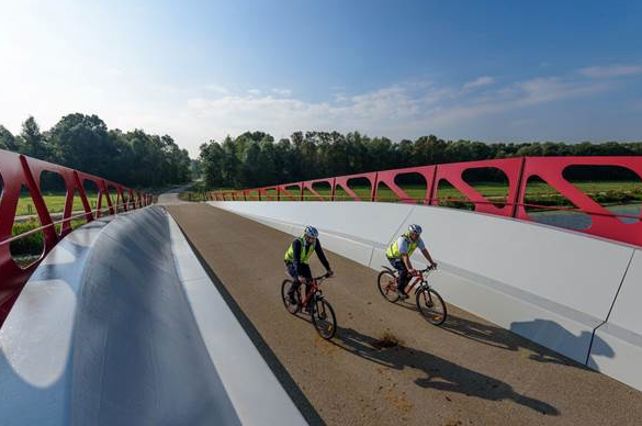 Fietsbrug naar Ackerdijksebos is klaar
