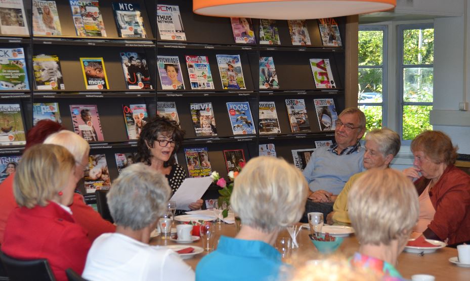 Voorleeslunch in Rijswijk op Nationale Ouderendag