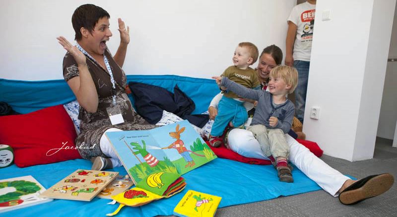 Leren voorlezen met gebaren