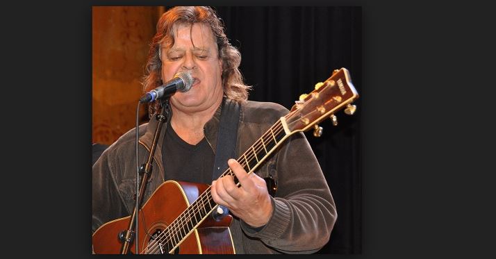Zanger/muzikant Huib van Straten is overleden