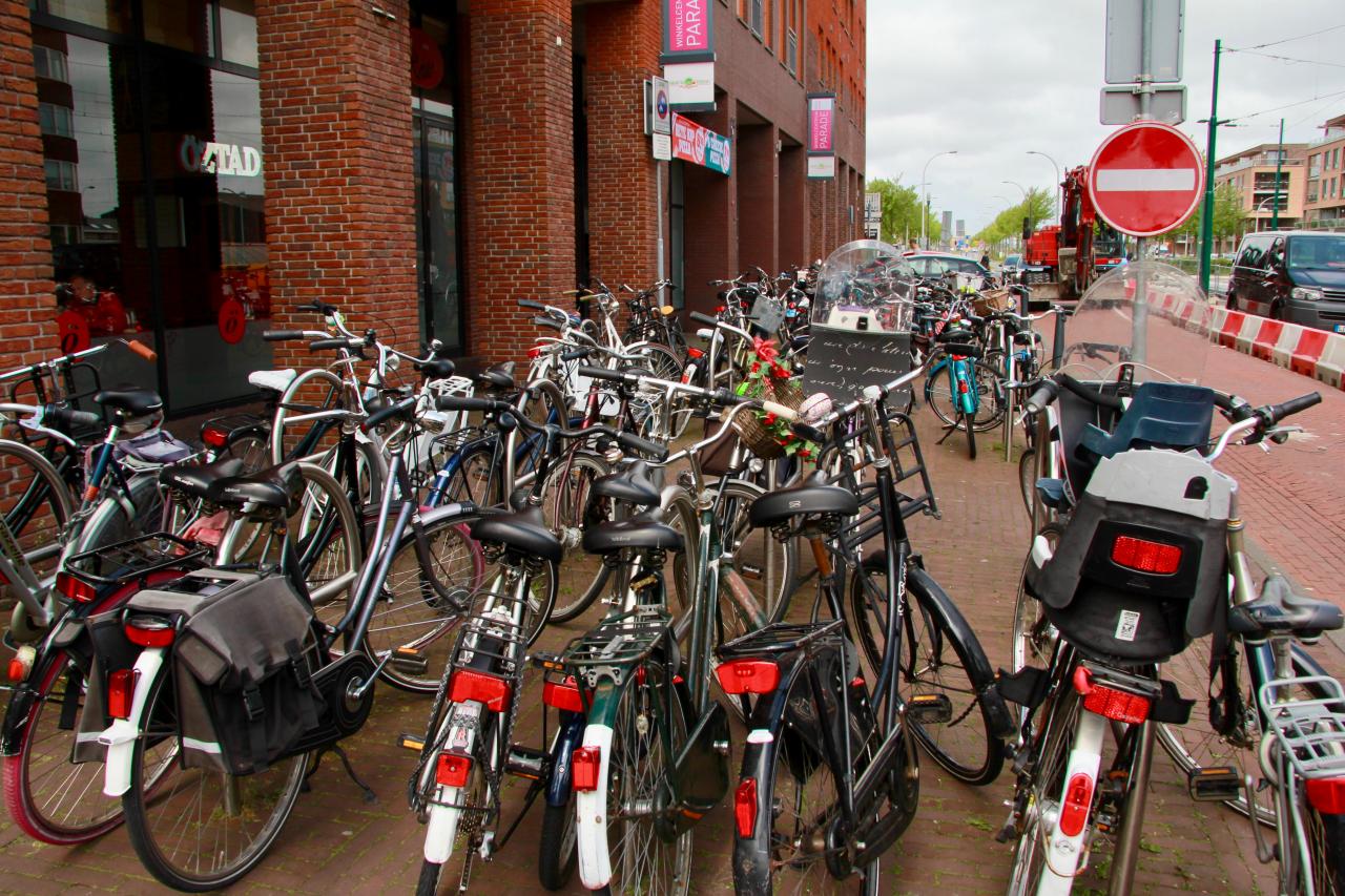 42 fietsen weg bij winkelcentrum De Parade
