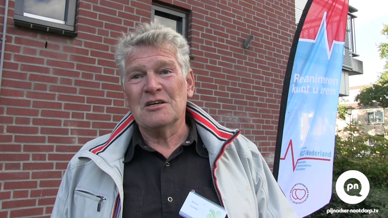 Burgemeester neemt AED Klapwijk in gebruik