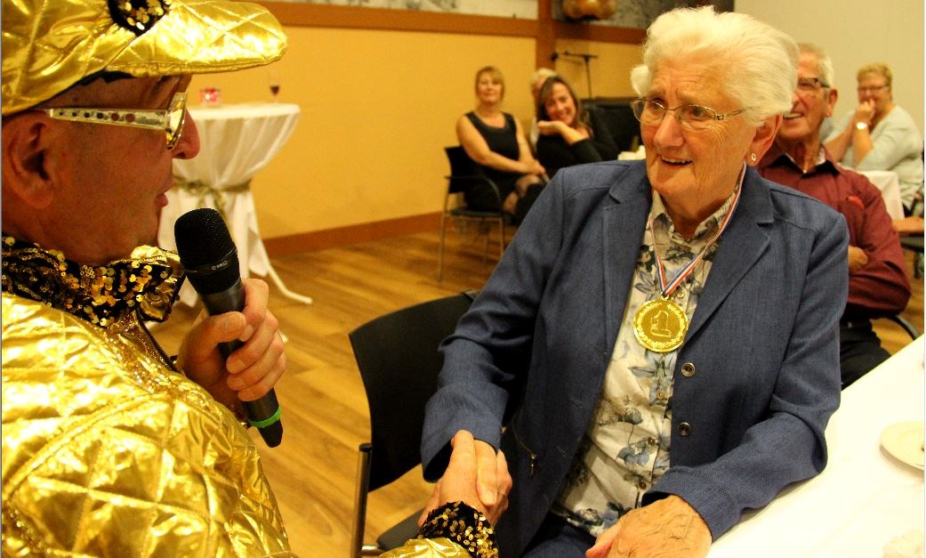 Vrijwilligers Onderwatershof vieren feestje