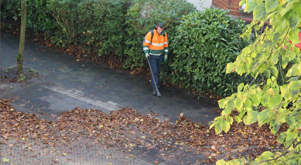 Bladeren zorgen voor verstopte putten