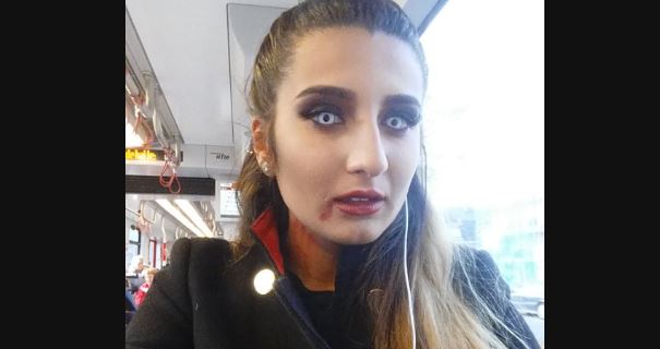 Wijkagent Uzi O met Halloween-meisje