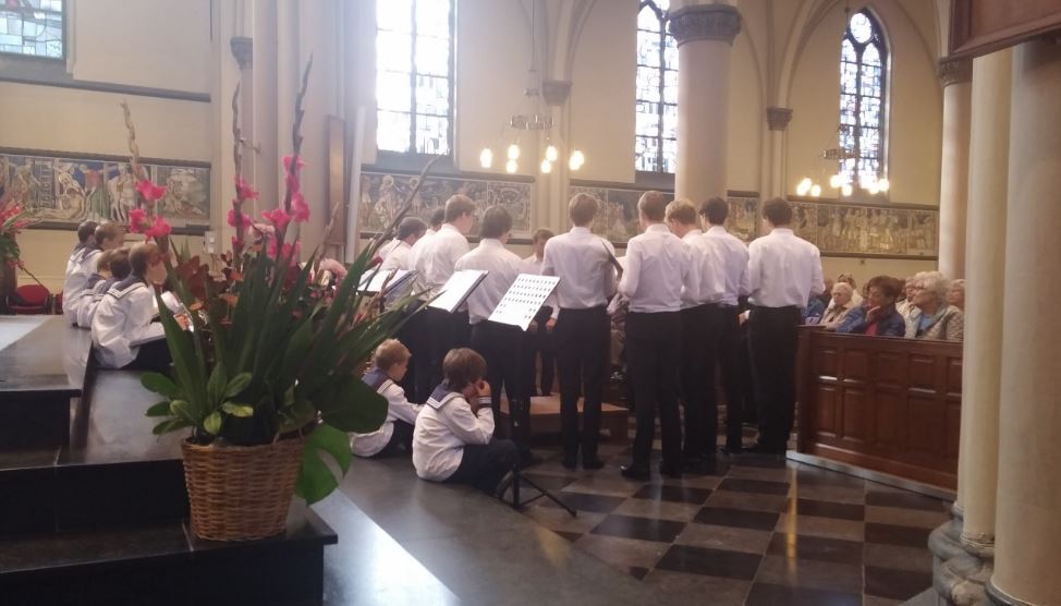 Indrukwekkend optreden Matrozenkoor in Bonifatiuskerk