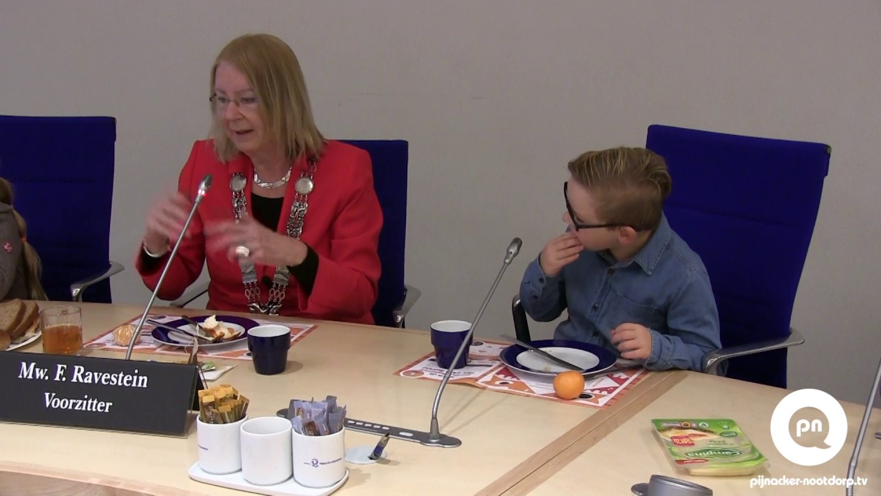 Leerlingen Tweemaster ontbijten met de burgemeester