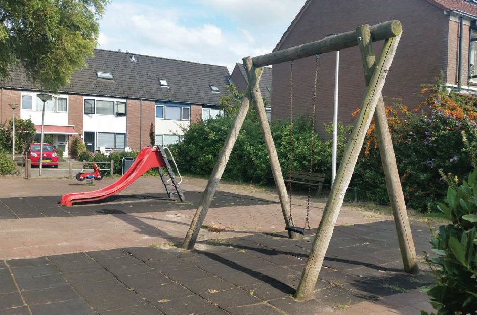 Ook de speelplek aan de Mandenmeesterstraat kan weg. De toestellen zijn aan het eind van hun levensduur, en kinderen maken er heel weinig gebruik van.
