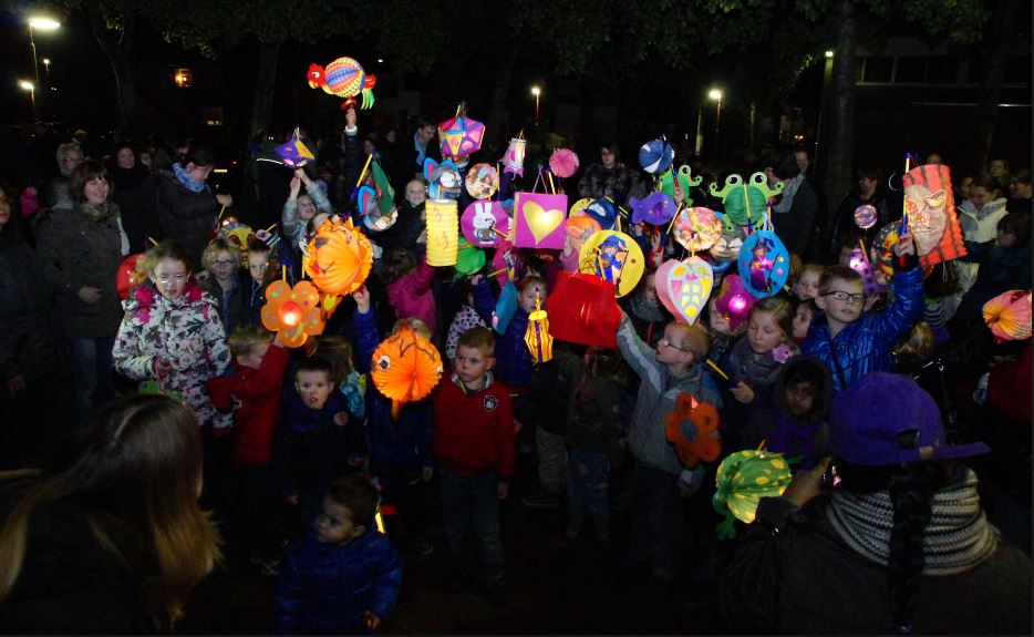 Wethouder Lugthart mee met lampionnenoptocht