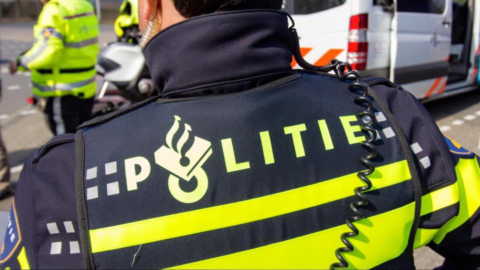 Bestuurder richt pistool en vlucht na aanrijding