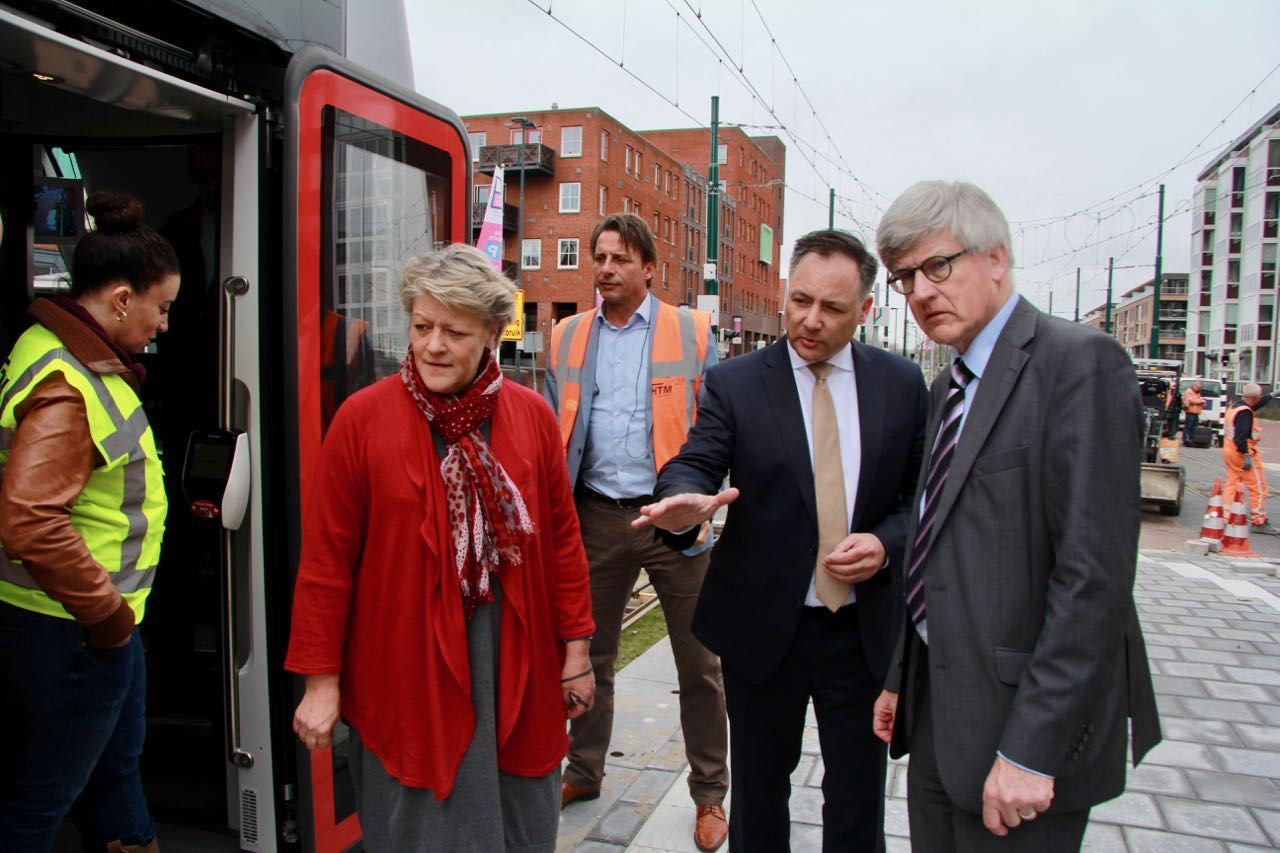 Wethouder Melzer maakt laatste testritten lijn 15 mee