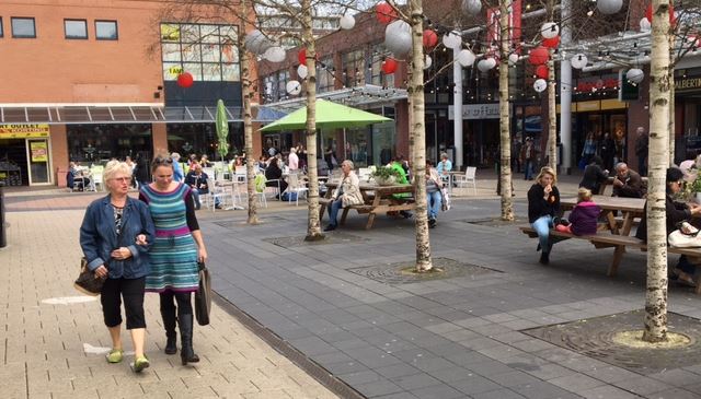 Bomenplein wordt gezellig ontmoetingsplein
