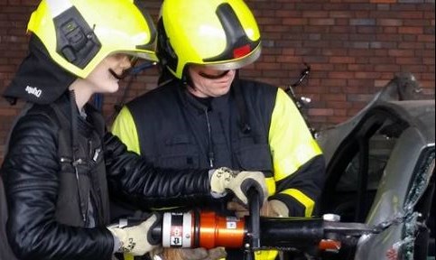 Snuffelen aan vak van brandweerman