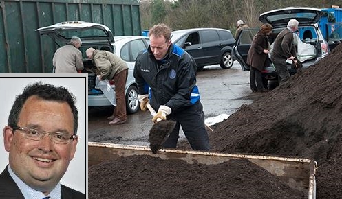 Wethouder Van der Meij gaat compost scheppen