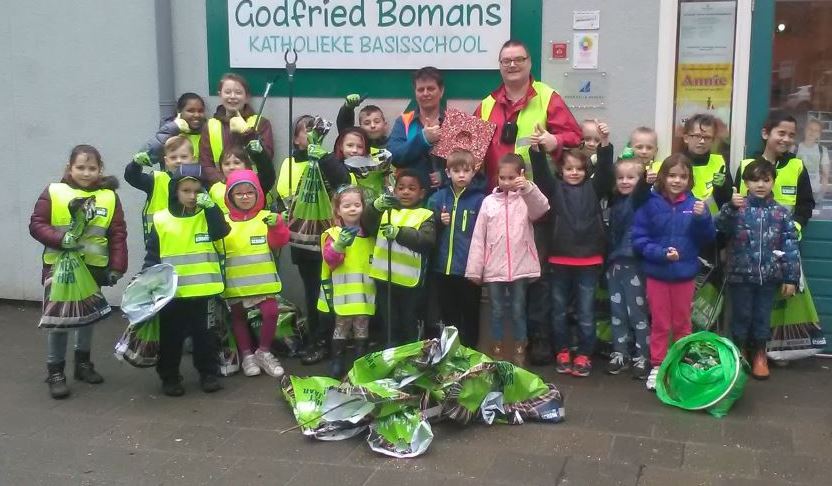 Godfried Bomansschool maakt wijk schoon