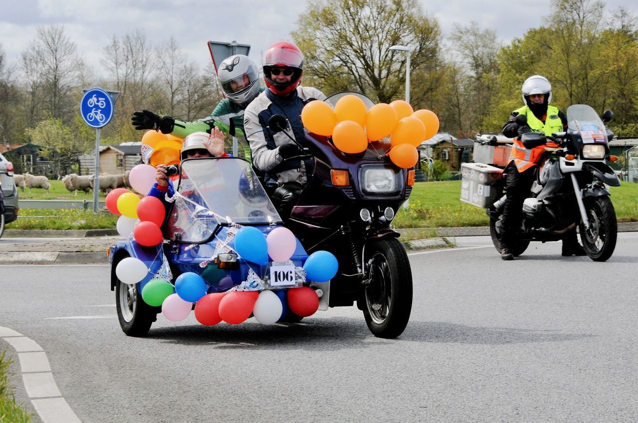 Ruim honderd zijspanmotoren tijdens 34e Beatrixrun