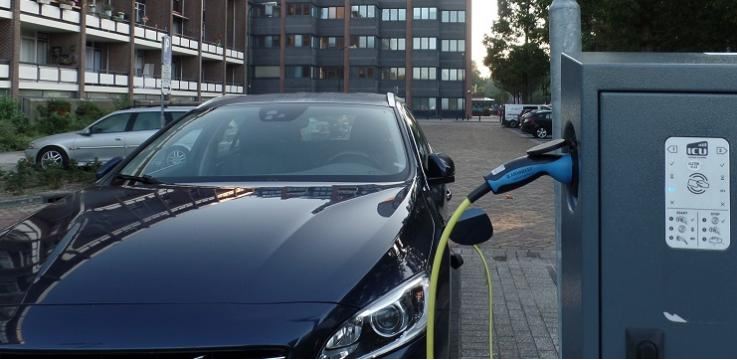 Gemeente Rijswijk plaatst nog 18 nieuwe laadpalen