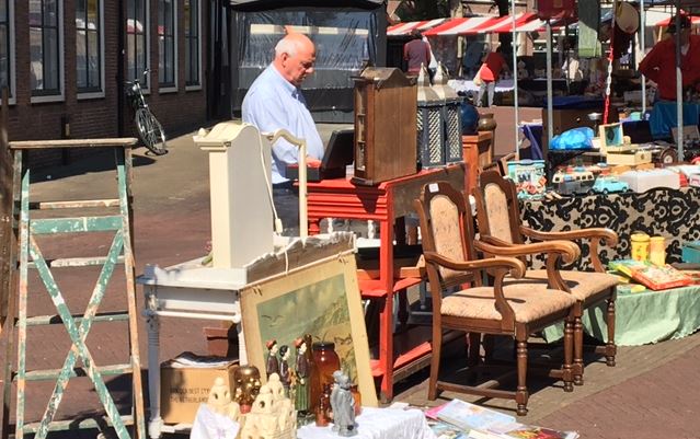 Antiekmarkt in Oud Rijswijk