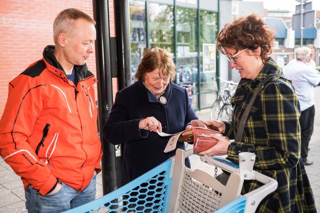 Verkoop loten voor Zonnebloem bij Albert Heijn en Plus