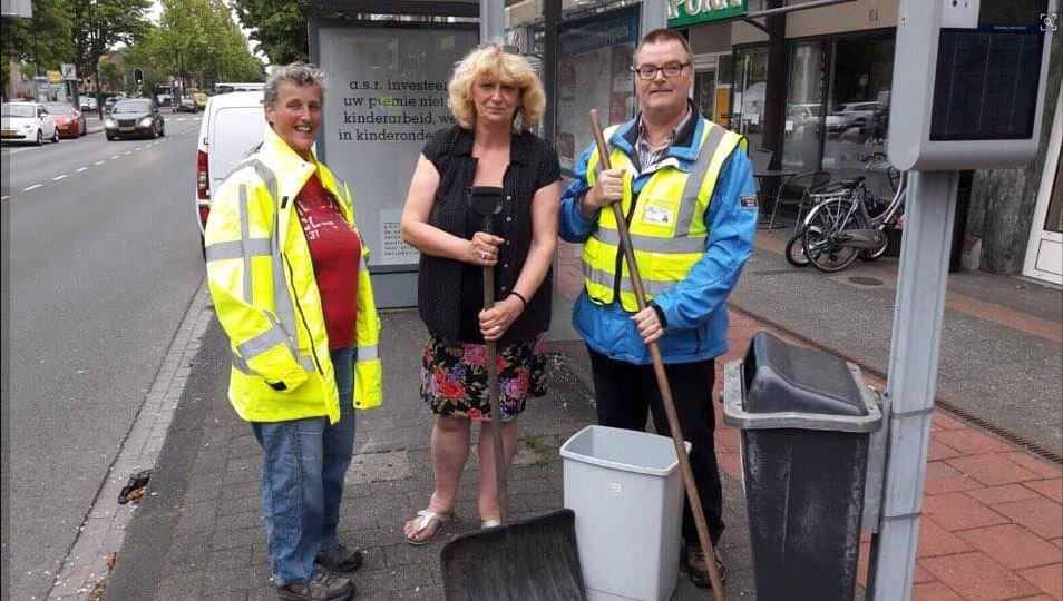 Buurtbewoners ruimen zelf het glas op