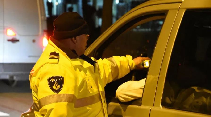 Drugscontrole door politie met speekseltest