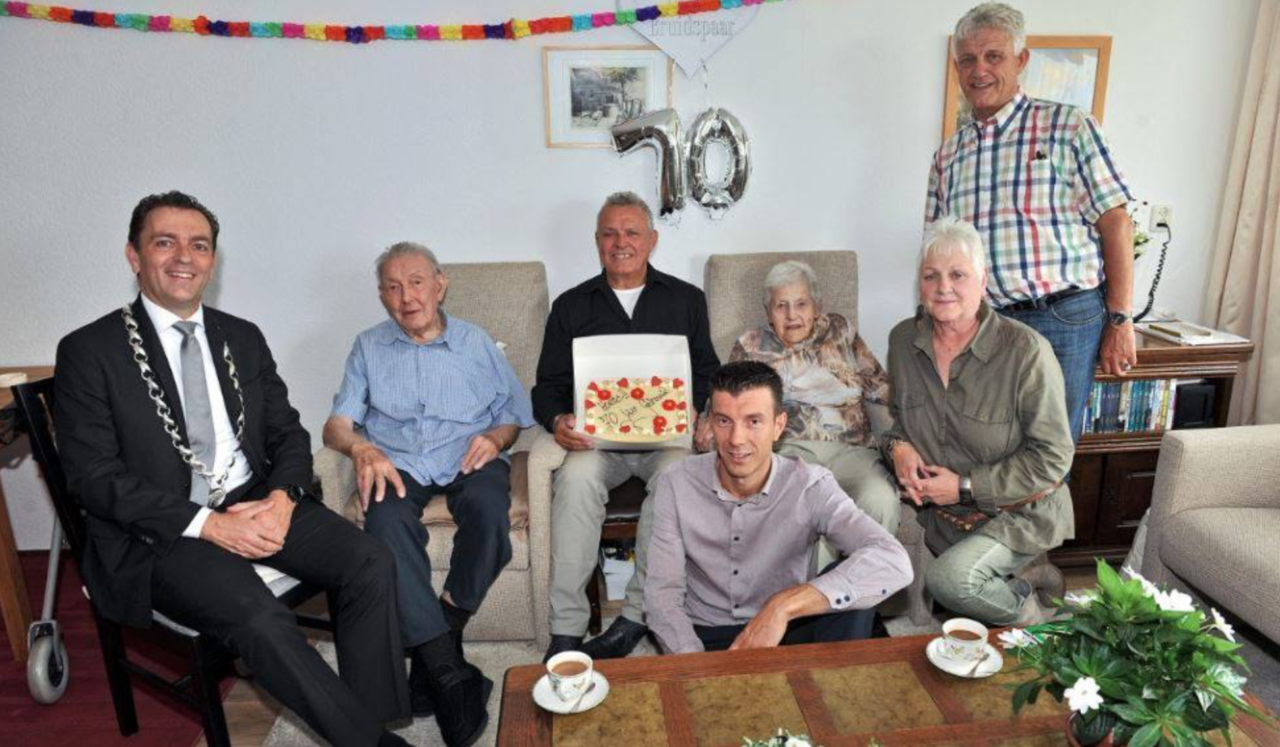 Burgemeester Bezuijen bij Platina huwelijk 