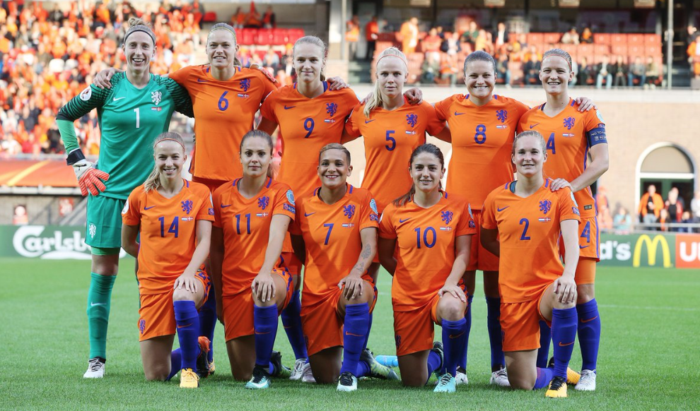 Voetbalvrouwen behalen winst in Rotterdam