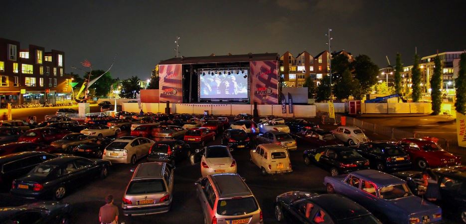 Drive in bioscoop in winkelcentrum In de Bogaard