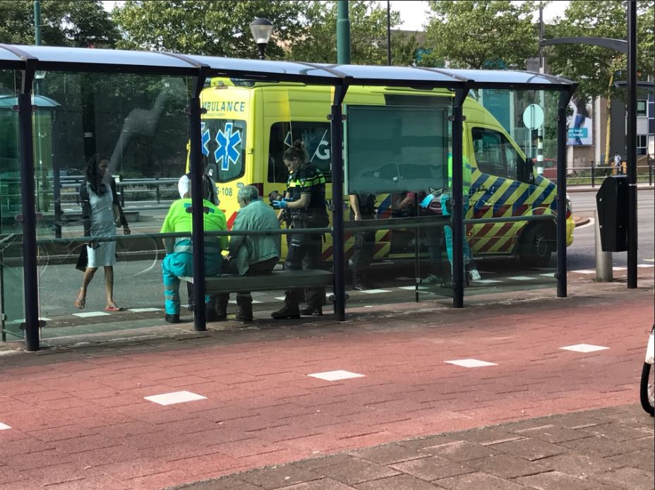 Oude man onwel bij Rijswijks station