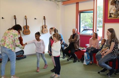 Muziek en dans proeflessen bij Trias