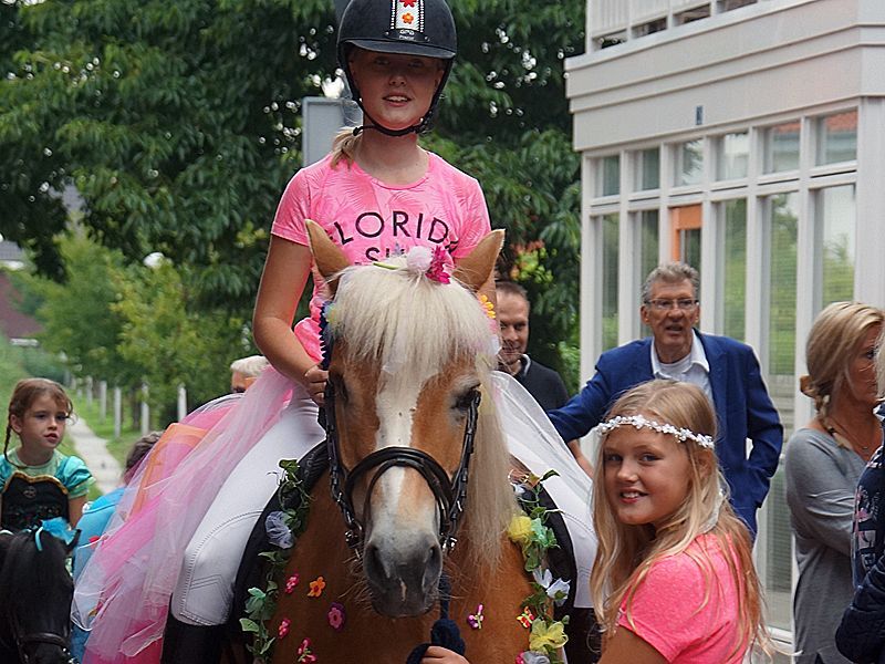 Kermisweek feestelijk van start met ponybrunch Kermisweek feestelijk van start met ponybrunch