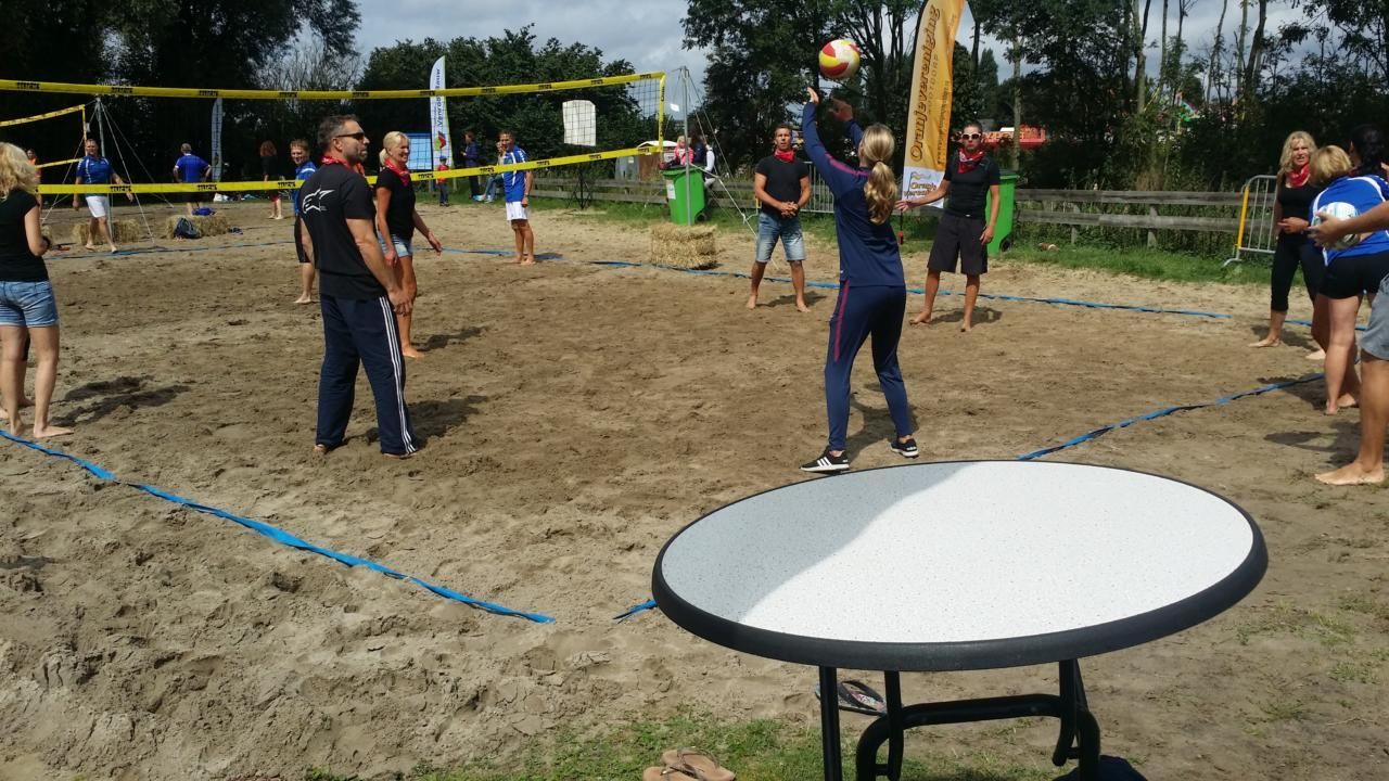 Beachvolleybaltoernooi bij de Dobbeplas