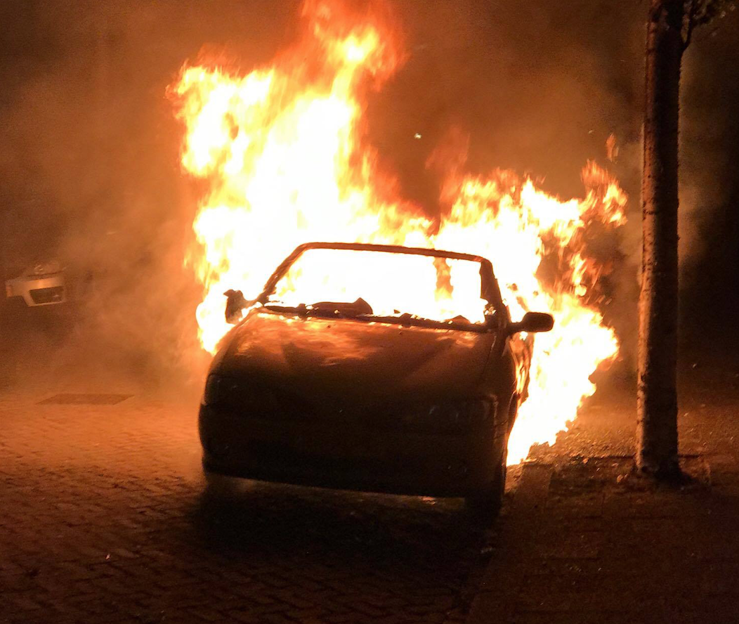 Auto in brand op Minister Lelylaan