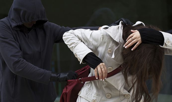 Vrouw (21) slachtoffer van straatroof