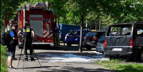 Pools busje in de brand gestoken