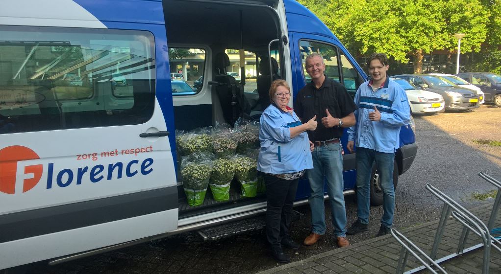 Albert Heijn geeft plantjes aan bewoners Florence